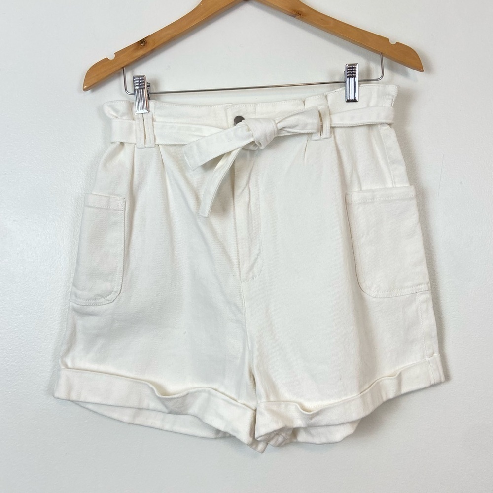 NWT Gianni Bini Paper Bag High Waisted White Denim Shorts Size 11